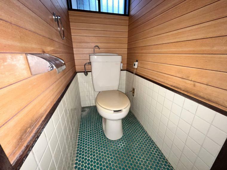 1階トイレ写真です。各階にトイレが設置されております。