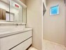 洗面化粧台 清潔感のあるプライベート空間は、身だしなみチェックやお肌のお手入れに最適です。