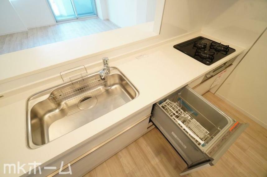 キッチン 食洗機付きのシステムキッチンは収納も豊富！散らかりがちなキッチンも大容量の収納でスッキリ片付きます！