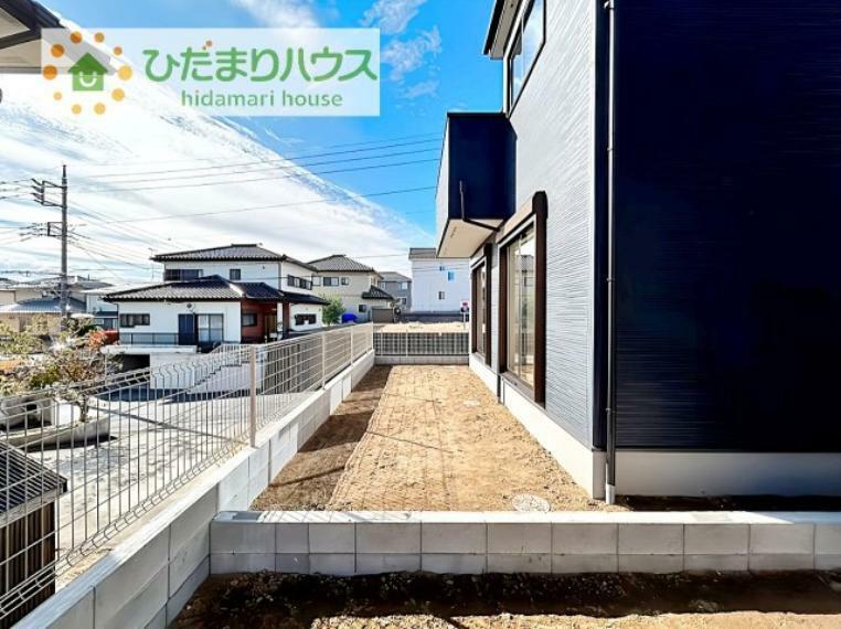 庭 周辺には高い建物がないため、お庭には太陽の光が降り注ぎます