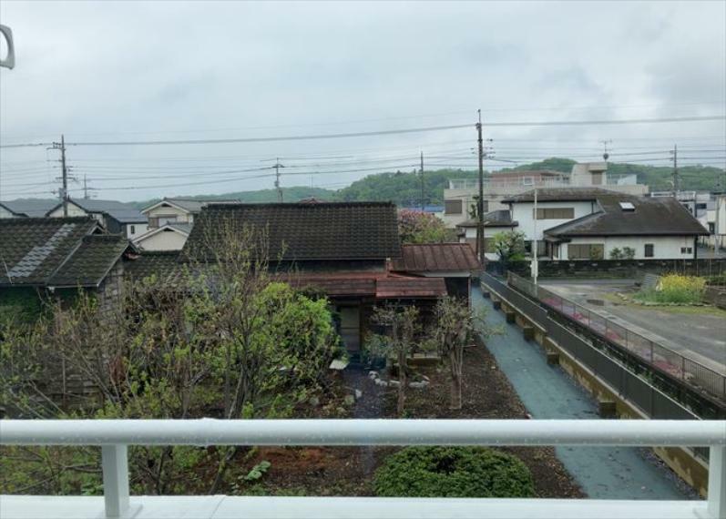 眺望 眺望を気にして物件を探す場合、前面に建物が建っていないか現地で確認しましょう！前面に建物があると景色はもちろん、日当たりや風通しにも影響が出てきます。住んだ時のことを想像しながら現地見学をしましょう。