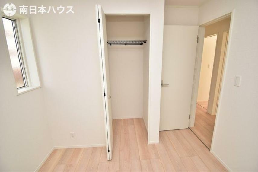 収納 【洋室収納】各居室には収納があり、お部屋を広く使用することができます