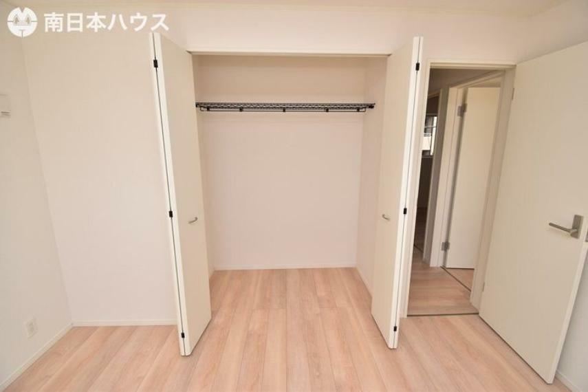 収納 【洋室収納】各居室には収納があり、お部屋を広く使用することができます