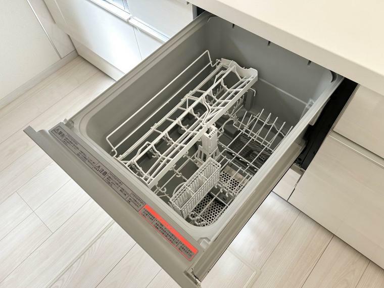 食洗機は高温のお湯や高圧水流で汚れを効果的に落とし殺菌効果も期待できます。