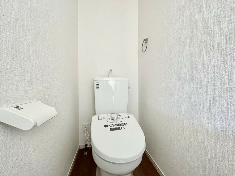 トイレ ＜2号棟＞トイレ・ウォシュレット付。快適で衛生的な洗浄機能付温水シャワートイレです。