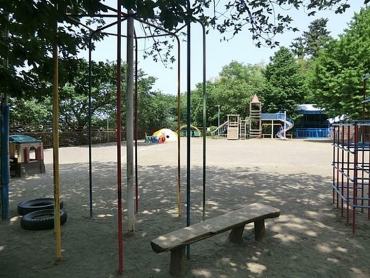 幼稚園・保育園 柏幼稚園 柏幼稚園は昭和49年（1974年）開園以来、「遊び」を大切にした保育を行ってきました