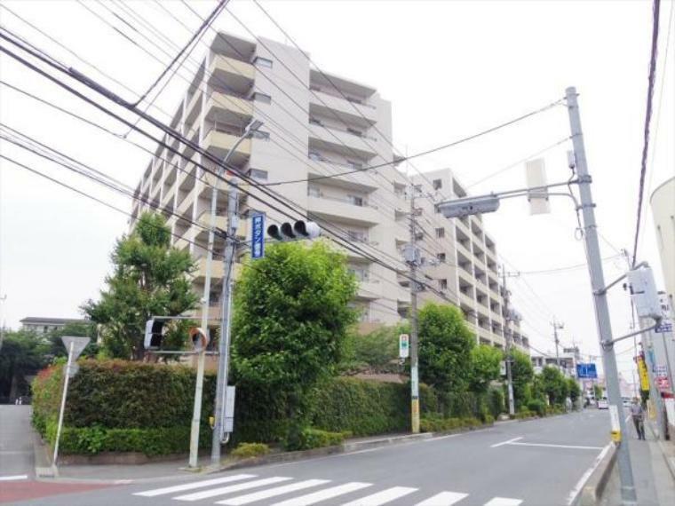 外観写真 西武新宿線「航空公園」駅まで徒歩10分、西武新宿線「新所沢」駅まで徒歩14分、西武池袋線「西所沢」駅まで徒歩15分。3駅利用できる便利な立地。