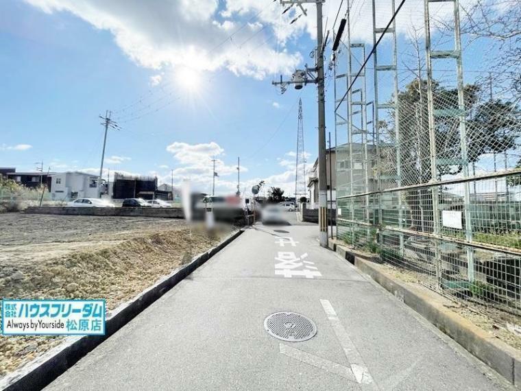 現況写真 外観 前面道路の様子