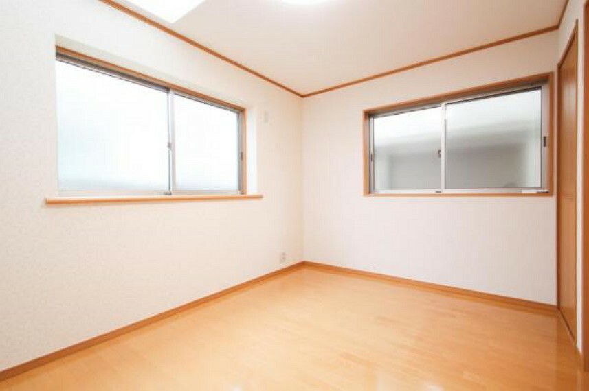子供部屋 1階6帖の洋室です！二面に窓があるので風通しが良い空間です！