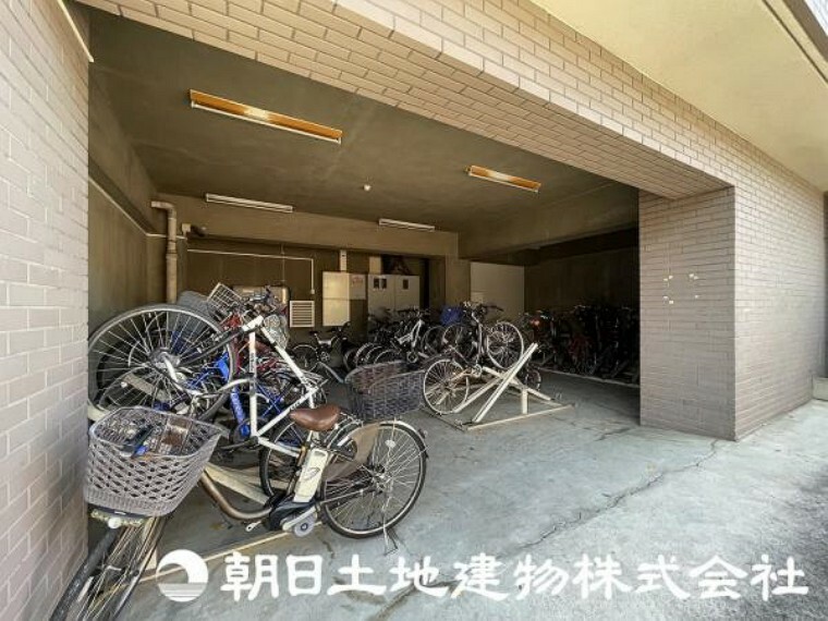 駐輪場は、屋根付きになっておりますので、大切な自転車を雨風から守ってくれます！