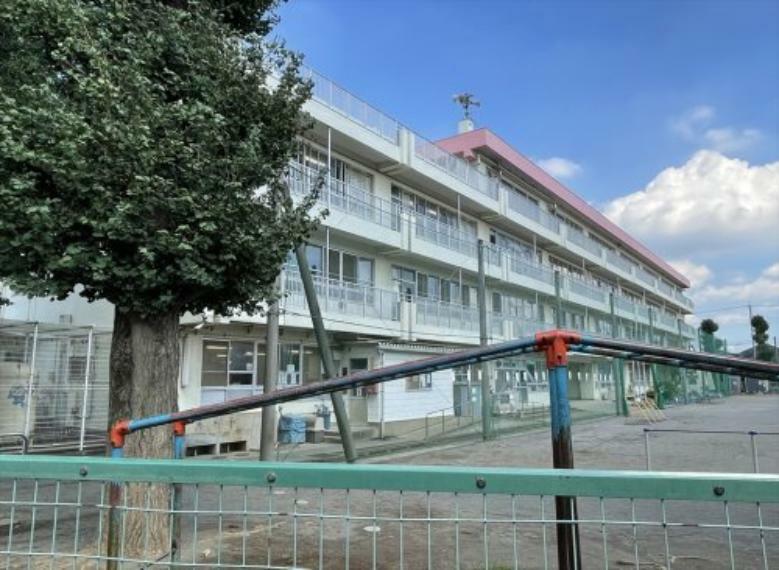 小学校 【小学校】富士見市立鶴瀬小学校まで560m