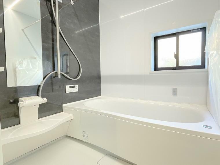 浴室 室内（2024年1月）撮影 浴室換気暖房乾燥機付きで24時間換気でき、防カビにも優れています。
