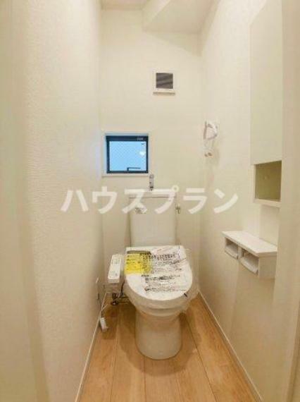 トイレ 清潔感のあるトイレ温水洗浄便座付きです