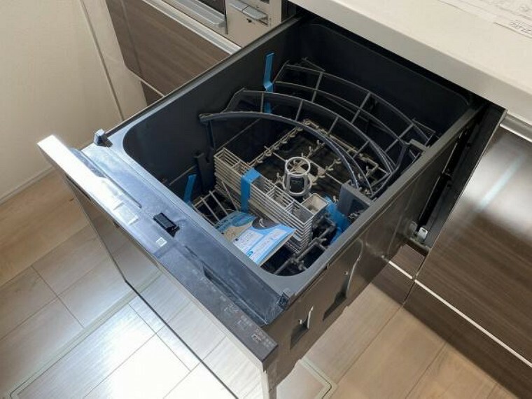 キッチン ビルトイン食洗機付きですので、家事の時短も図れます。
