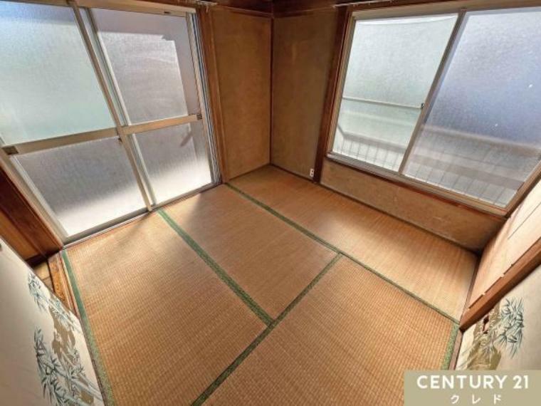 和室 【2階4.5帖和室】 2面採光ですので室内深くまで自然光が届き、温かい空間になります！ 優しい陽射しに包まれて気持ちよく過ごせます。