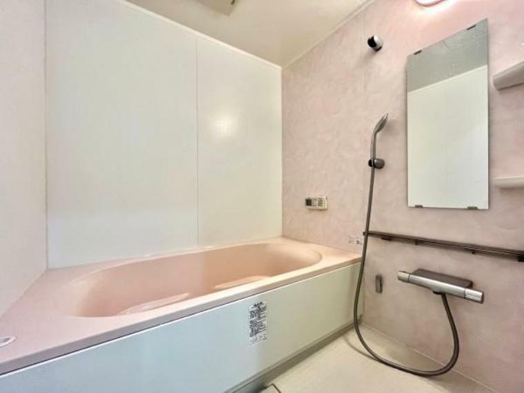 浴室 【浴室ユニットバス】足を延ばしてゆっくり入浴できるバスタブで一日の疲れもスッキリ
