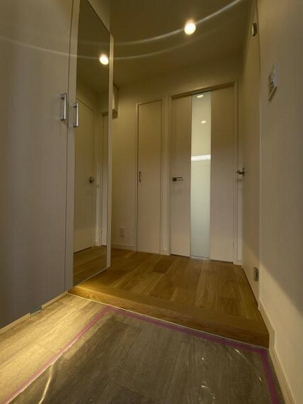 玄関 ■新規内装リノベーション施工でキレイなお住まいにリニューアル