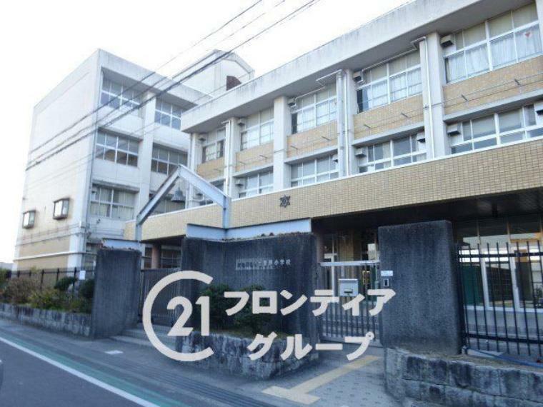 小学校 大和高田市立菅原小学校 徒歩17分。