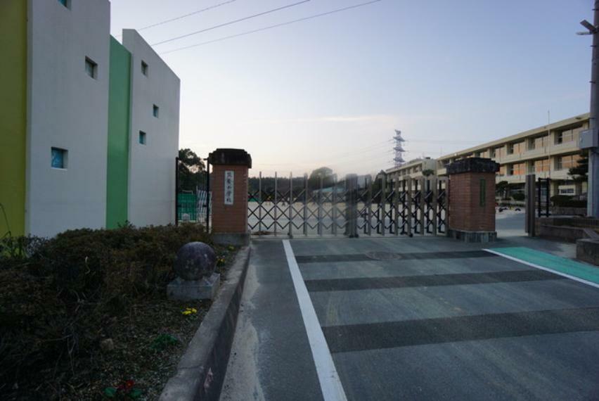 筑紫小学校（約1,422m・徒歩18分）
