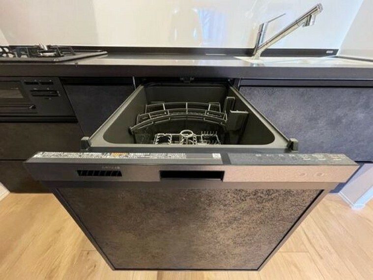 キッチン 食器を洗っている間にお掃除など、様々なシーンで家事の時短に役立つビルトイン食洗機。