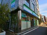 コンビニ ファミリーマート千駄ヶ谷5丁目店　約120m