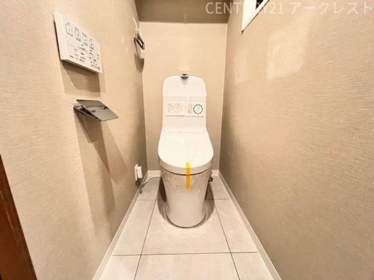 白基調で清潔感のあるトイレです