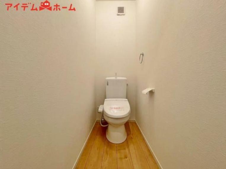 トイレ 衛生的な温水洗浄機能付きトイレが 1階と2階にありスムーズで快適な日々を送れます。
