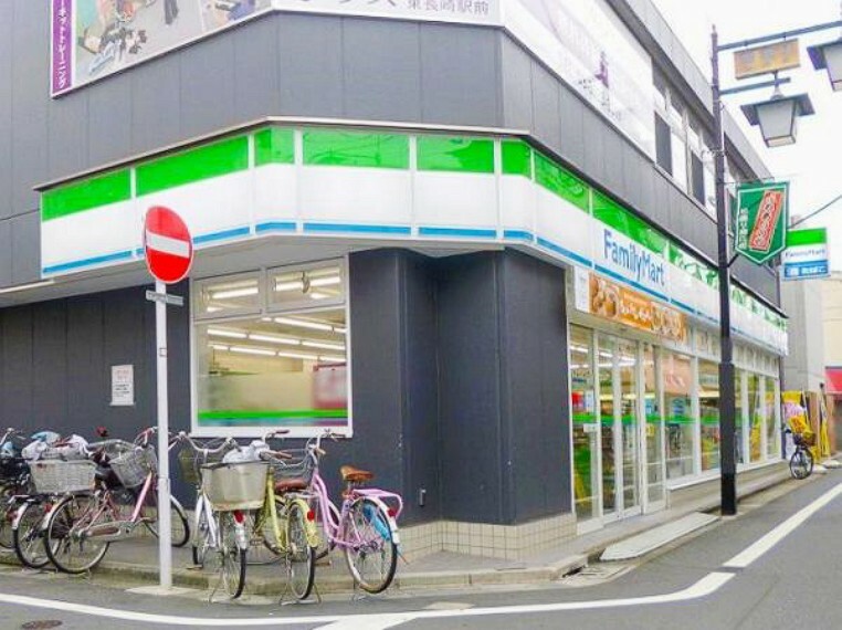 コンビニ ファミリーマート 東長崎駅南店 220m
