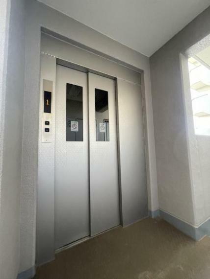 構造・工法・仕様 【エレベーター】棟内に一基のエレベーターが備え付けられております。高層階の上り下りも楽にできます。