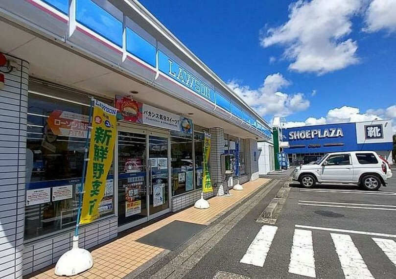 コンビニ ローソン木更津中尾店 徒歩19分。