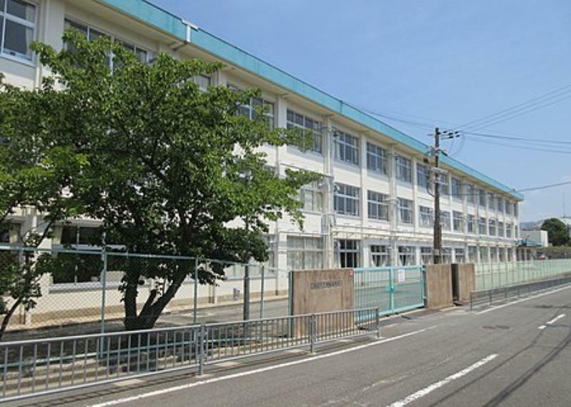 小学校 【小学校】川西市立明峰小学校まで822m