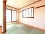 和室 5.1帖の和室～リビングとは別にゆったり使える空間は家族団らんや来客用、趣味や家事のスペースとして様々なシーンで活用いただけます。