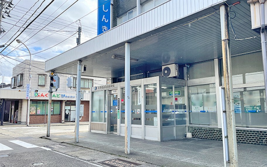 銀行・ATM 上越信用金庫南支店