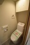 トイレ ■清潔感と収納が付いて実用性も兼ね備えた造り。