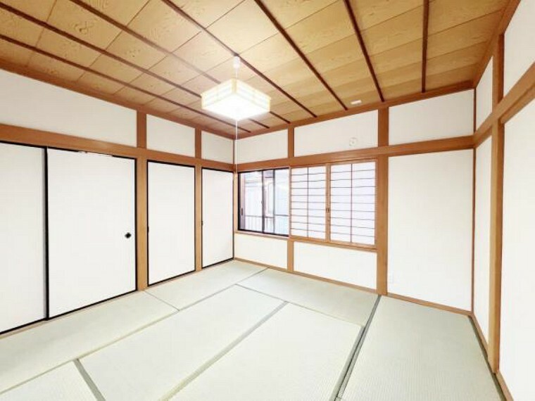 和室 1F北側約8帖の和室は畳の風合いを満喫できる、落ち着ける空間です。