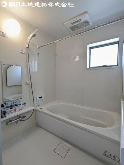 浴室 優しい色合いが落ち着く1坪タイプのバスルームです。