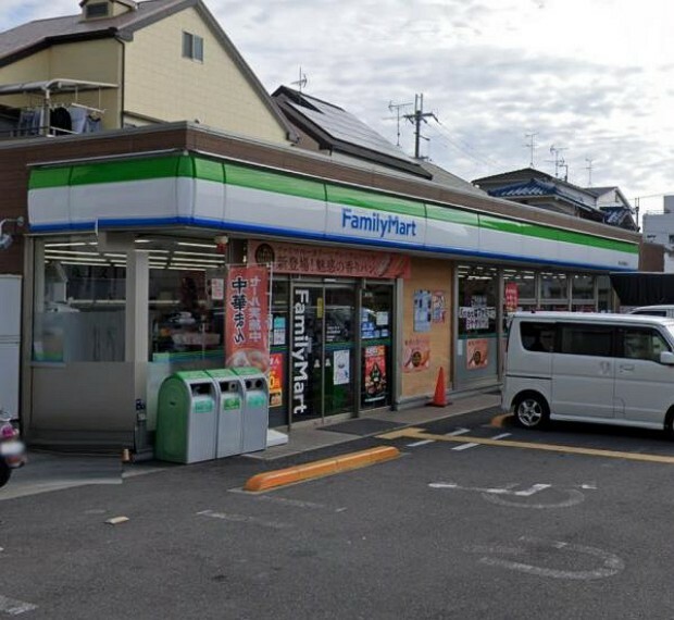 コンビニ ファミリーマート　東大阪箱殿町店