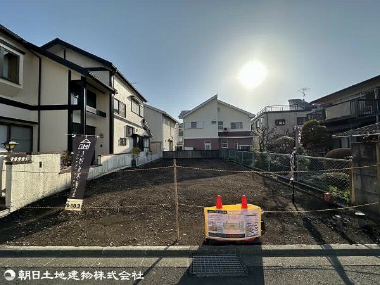 現況写真 閑静な住宅街に佇む住まい。土地35坪蝶の平坦地