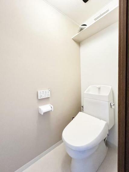 トイレ （リフォーム中写真4/21撮影）トイレは床をクッションフロアに貼り替えし、温水洗浄付き便器に交換を行い清潔に仕上げています。