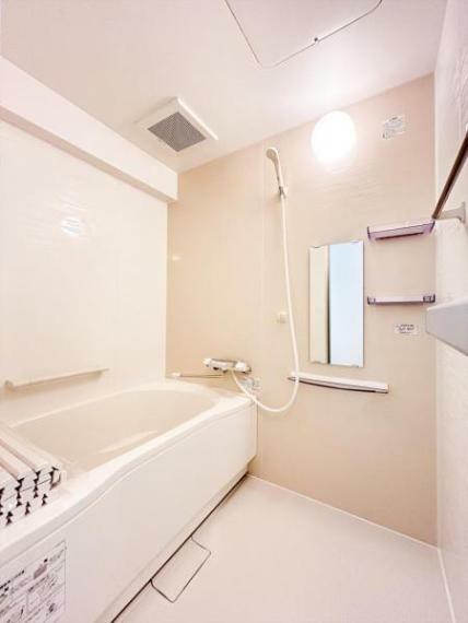 （リフォーム済）浴室は、ハウステック製の新品のユニットバスに交換しました。設定した容量のお湯が入ると自動で止まるので、うっかり出しっぱなしも防げます。