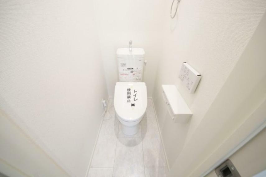 トイレ トイレは温水洗浄機能付きでいつでも快適に使えます
