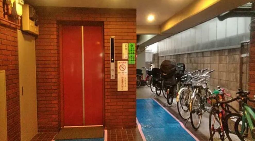 エレベーターホール 駐輪スペース