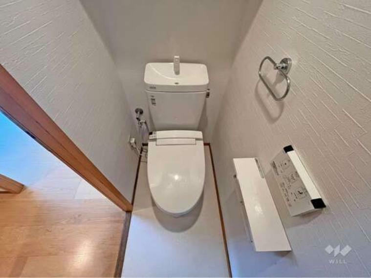 トイレ トイレ、温水洗浄便座つきなので清潔を保てます。