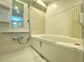浴室 清潔感あるバスルーム。ゆっくりと湯船に浸かり、一日の疲れを癒やしていただけます。