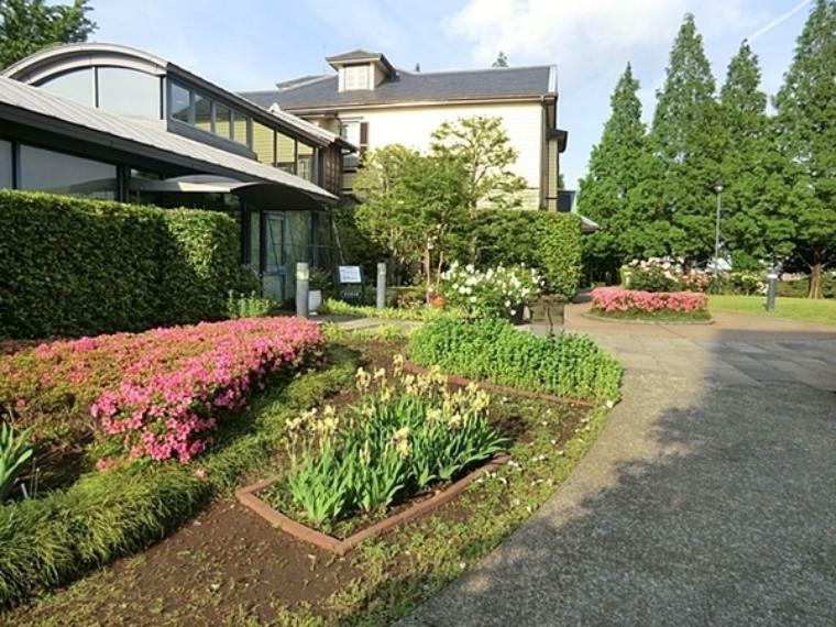 公園 山手イタリア山庭園 イタリアで多く見られる庭園様式を模し、水や花壇を幾何学的に配している。整形花壇では四季折々の花、植栽を見る事ができる。