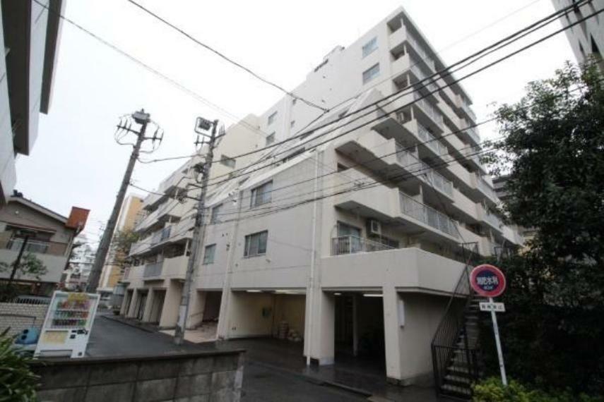 久米川駅より徒歩3分にある好立地なマンションです！開放的な2SLDKのお住まいです。周辺にはスーパーなどの商業施設も充実！