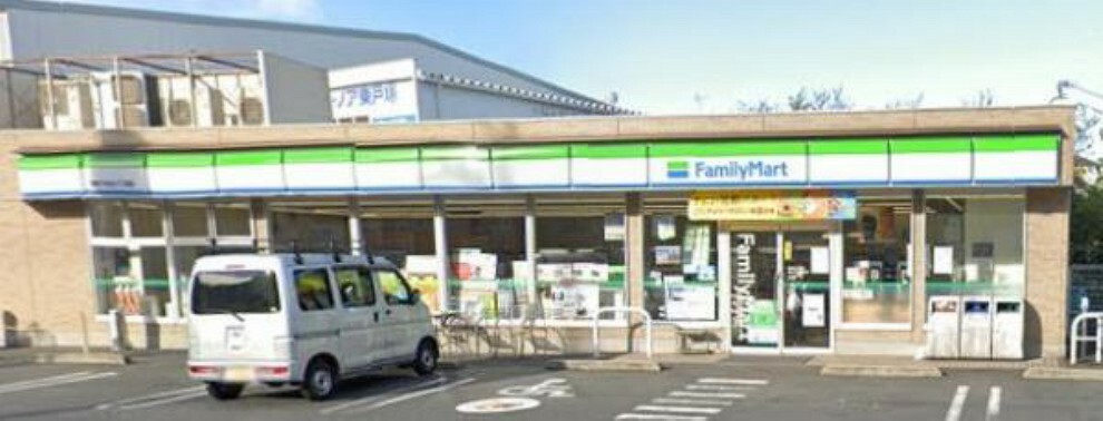 コンビニ ファミリーマート 港南下永谷六丁目店