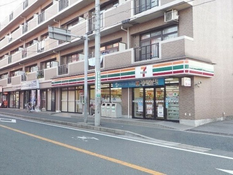 コンビニ セブンイレブン船橋塚田駅前店 徒歩6分。