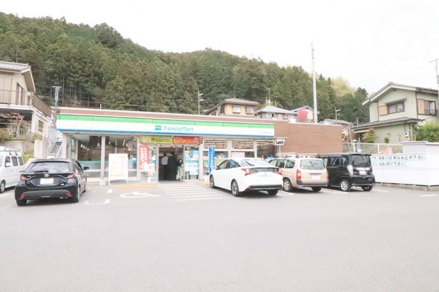 コンビニ 【コンビニエンスストア】ファミリーマート　あきる野檜原街道店まで765m