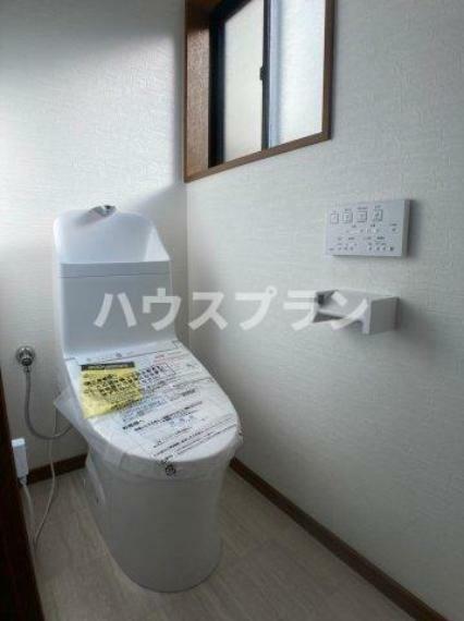 トイレ 清潔感のあるトイレ温水洗浄便座付きです